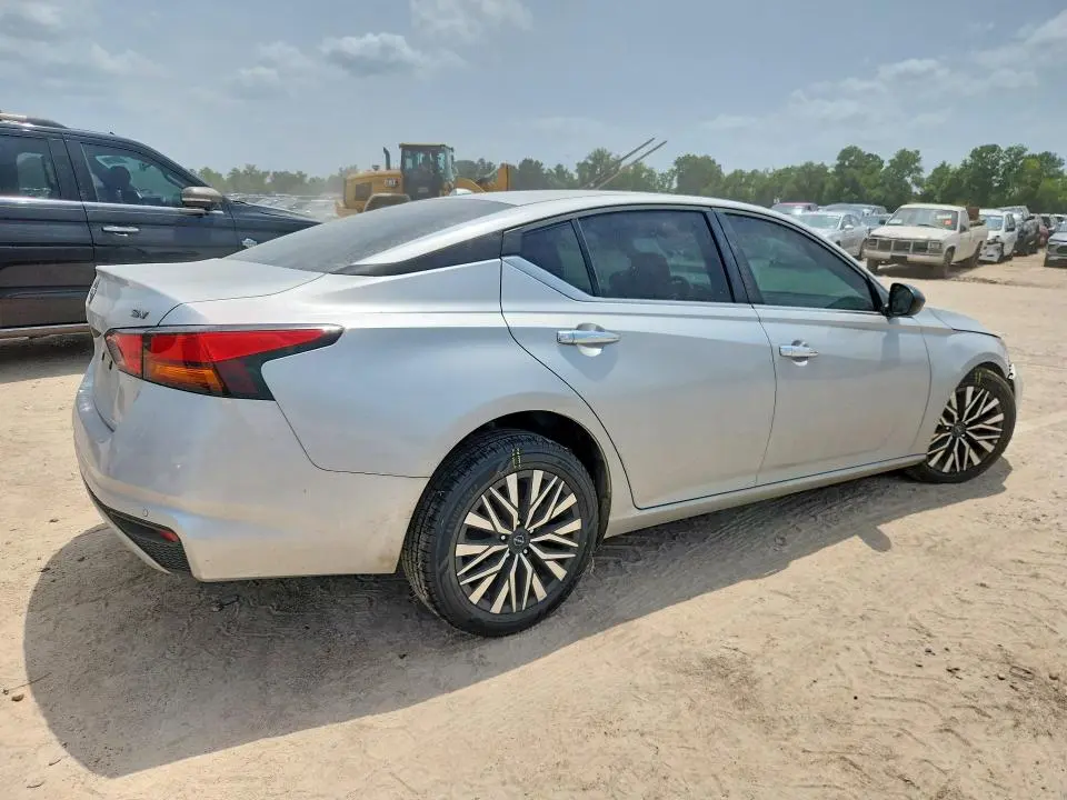 2024 NISSAN ALTIMA SV  