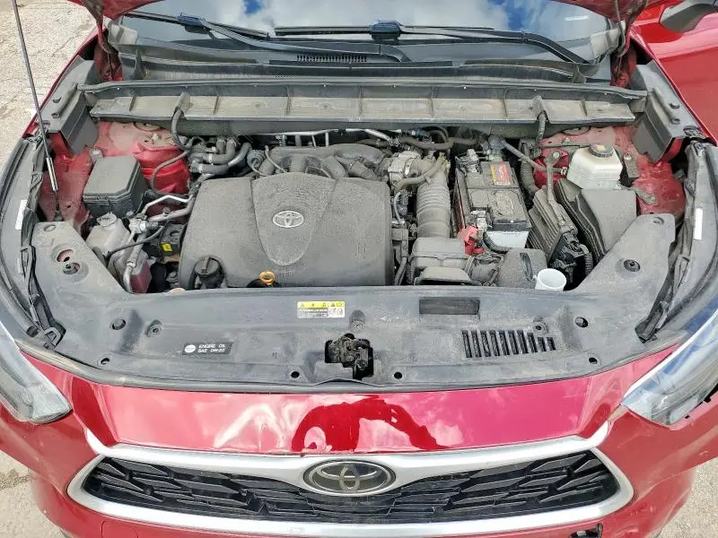 2021 TOYOTA HIGHLANDER XLE  