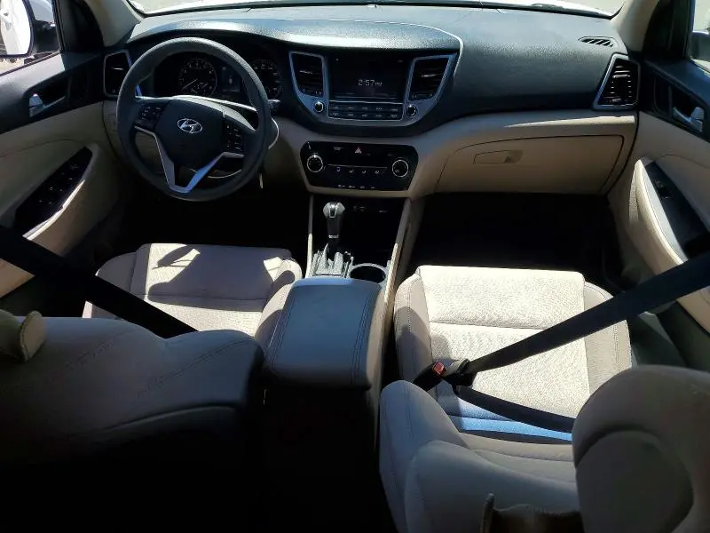 2018 HYUNDAI TUCSON SE  