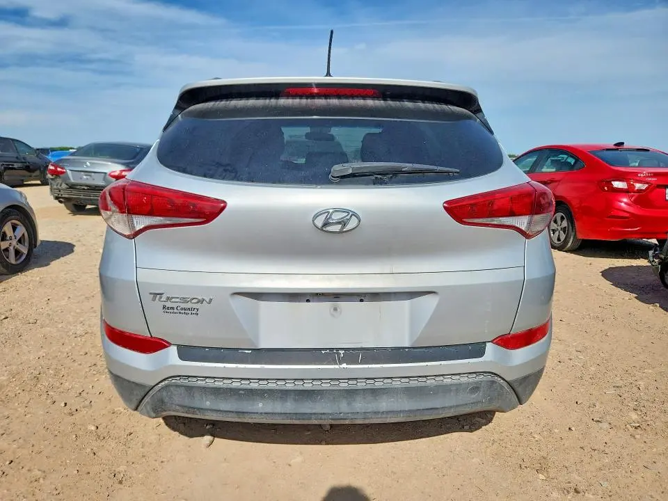 2017 HYUNDAI TUCSON SE  
