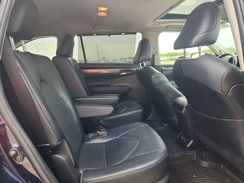 2022 TOYOTA HIGHLANDER LIMITED  