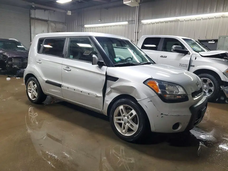 2011 KIA SOUL +  