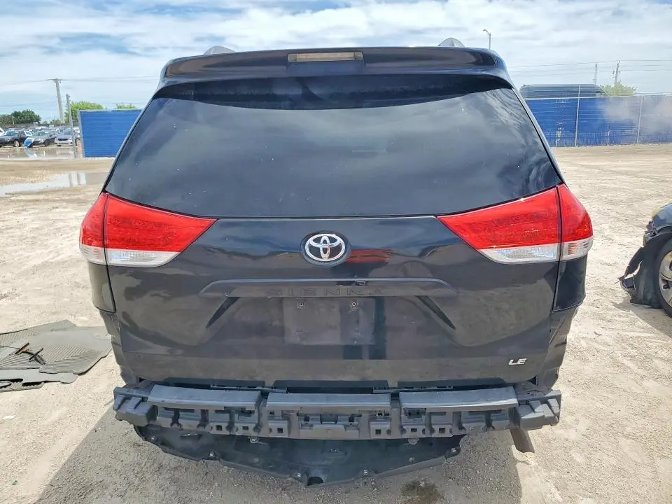 2011 TOYOTA SIENNA LE  