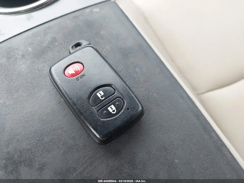 2012 TOYOTA PRIUS V FIVE