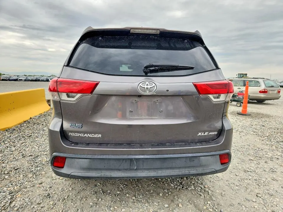 2017 TOYOTA HIGHLANDER XLE  