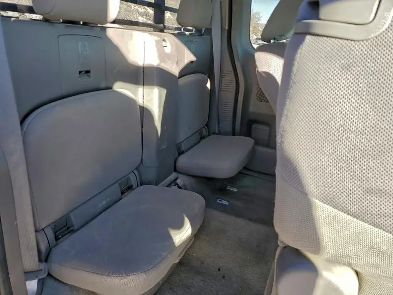 2014 NISSAN FRONTIER S  