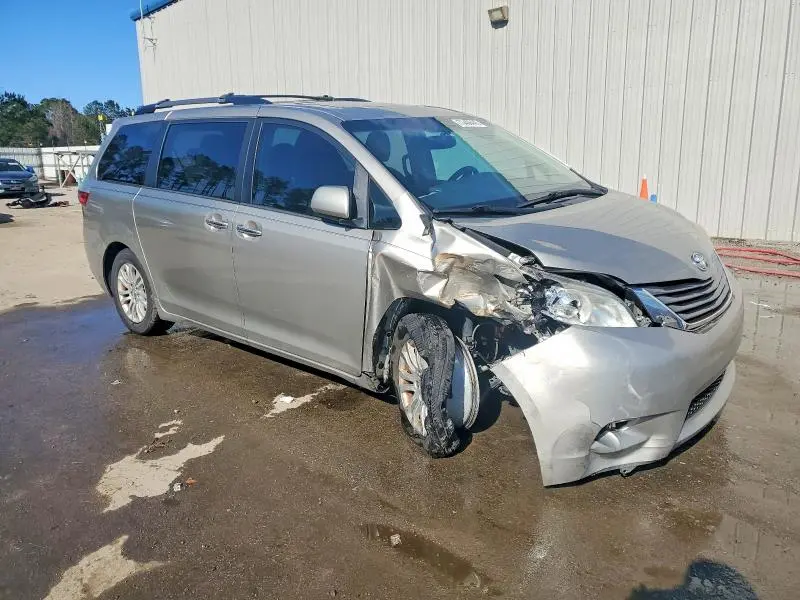 2017 TOYOTA SIENNA XLE 8-PASSENGER  