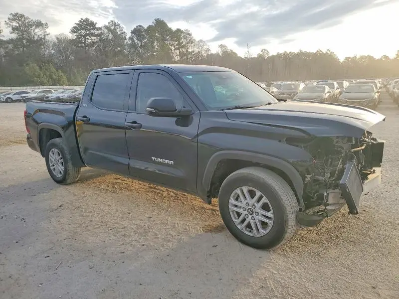 2024 TOYOTA TUNDRA CREWMAX SR  