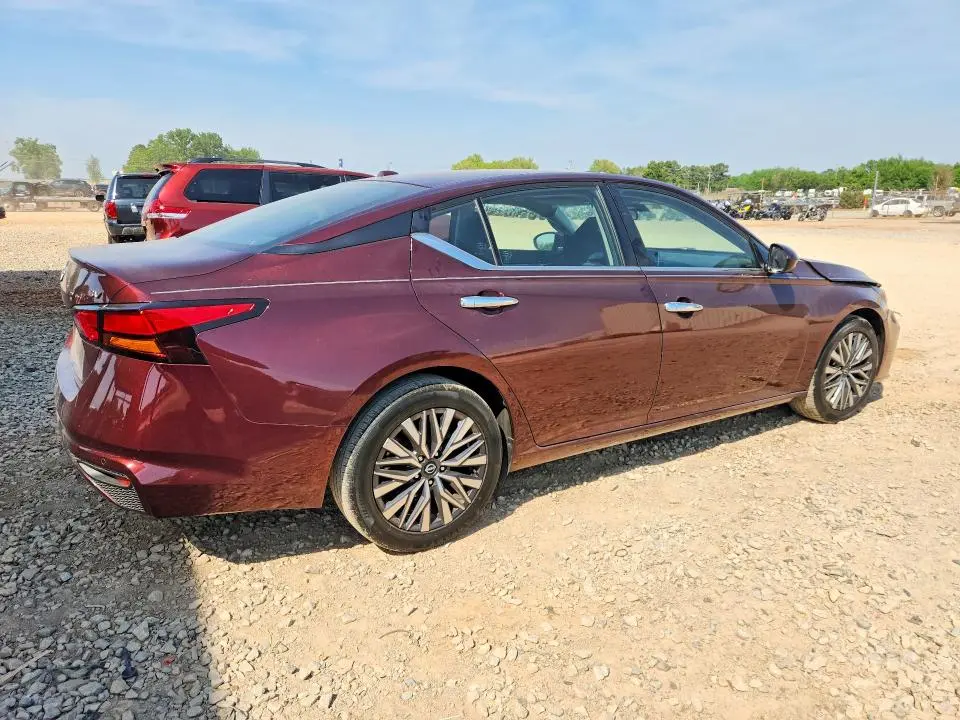 2023 NISSAN ALTIMA SV  