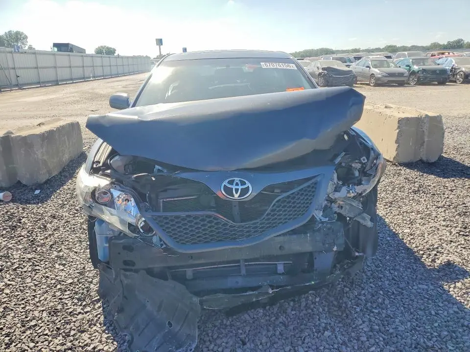 2011 TOYOTA CAMRY SE V6  
