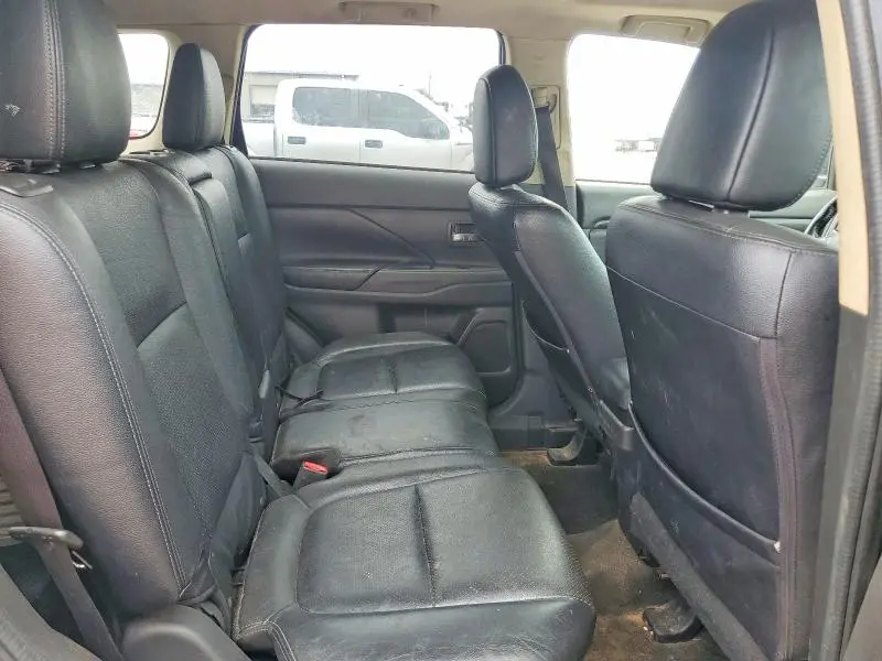 2016 MITSUBISHI OUTLANDER SE  