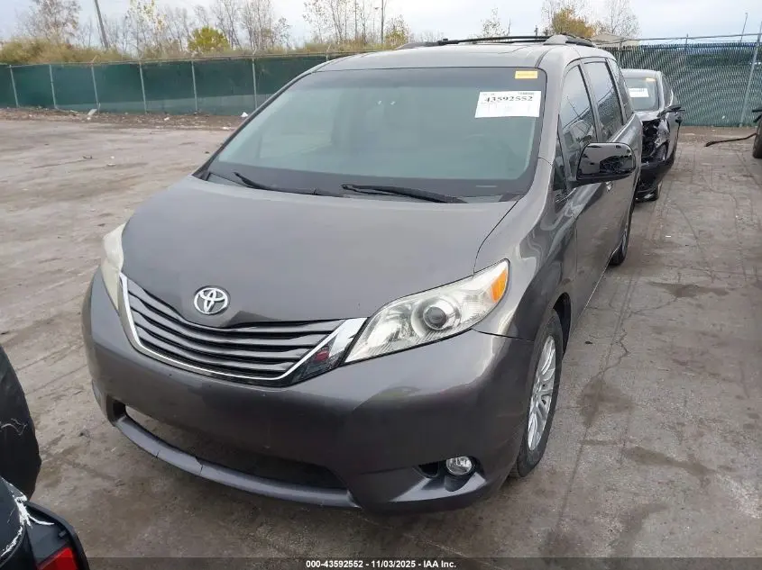 2015 TOYOTA SIENNA XLE 8 PASSENGER