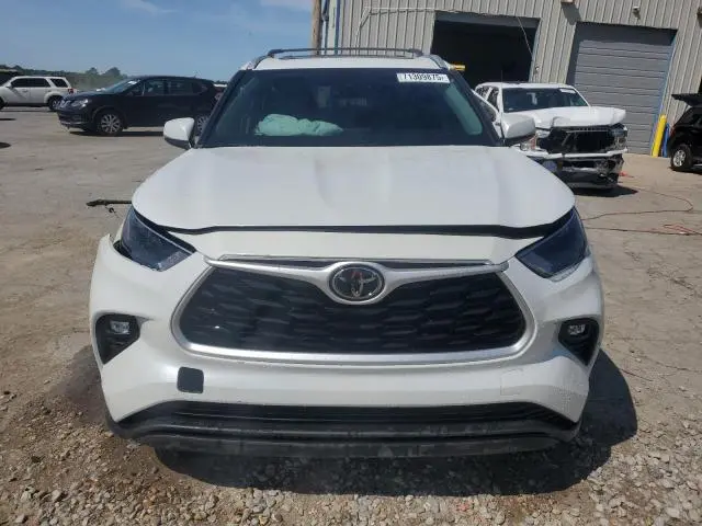 2022 TOYOTA HIGHLANDER XLE  