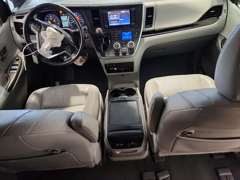 2020 TOYOTA SIENNA XLE 8-PASSENGER  