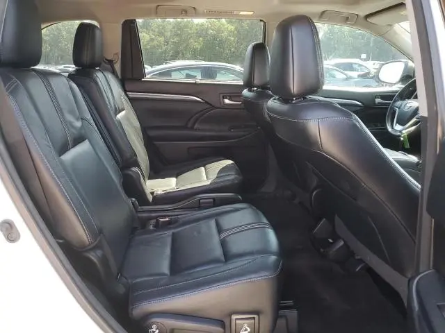 2017 TOYOTA HIGHLANDER SE  