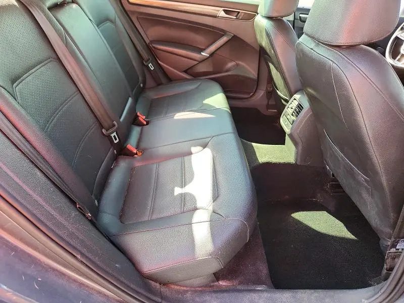2016 VOLKSWAGEN PASSAT SE  