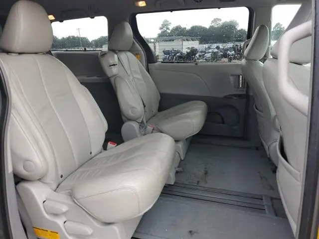 2014 TOYOTA SIENNA XLE  