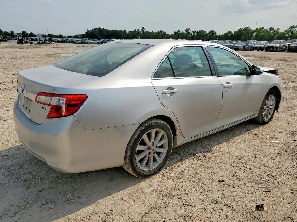 2012 TOYOTA CAMRY XLE  
