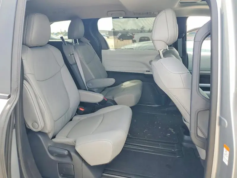 2025 TOYOTA SIENNA XLE 8-PASSENGER  