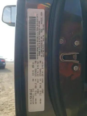 2016 RAM 1500 SLT  