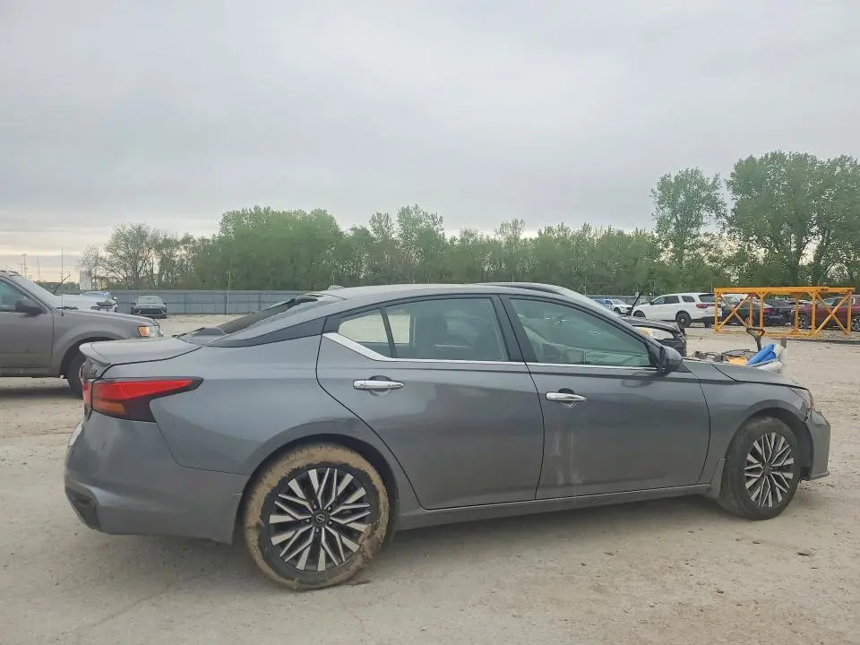 2023 NISSAN ALTIMA SV  