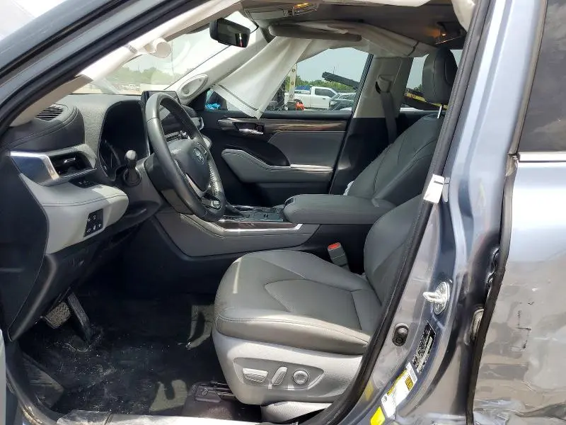 2022 TOYOTA HIGHLANDER PLATINUM  