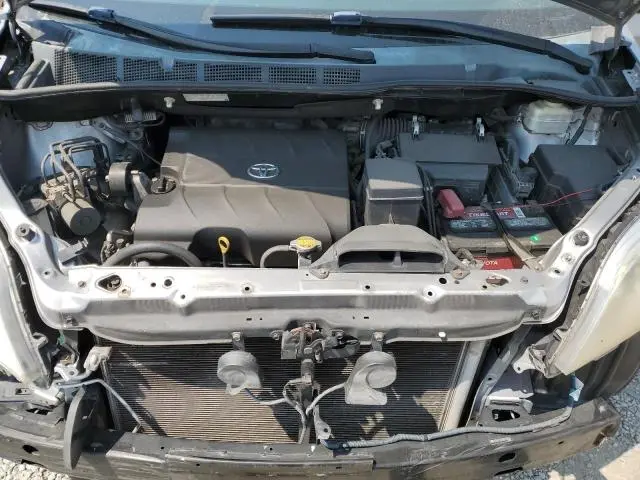 2013 TOYOTA SIENNA LE  