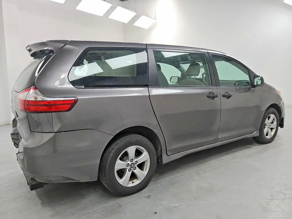 2018 TOYOTA SIENNA L  
