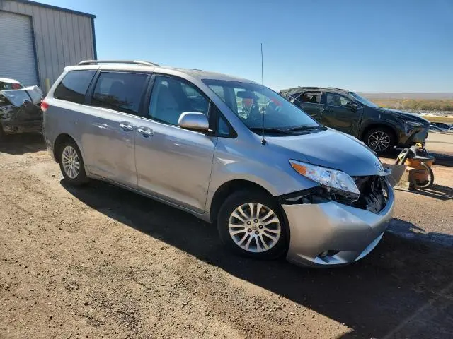 2013 TOYOTA SIENNA XLE  