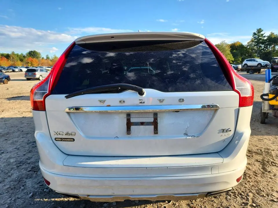 2015 VOLVO XC60 T6 PREMIER+  