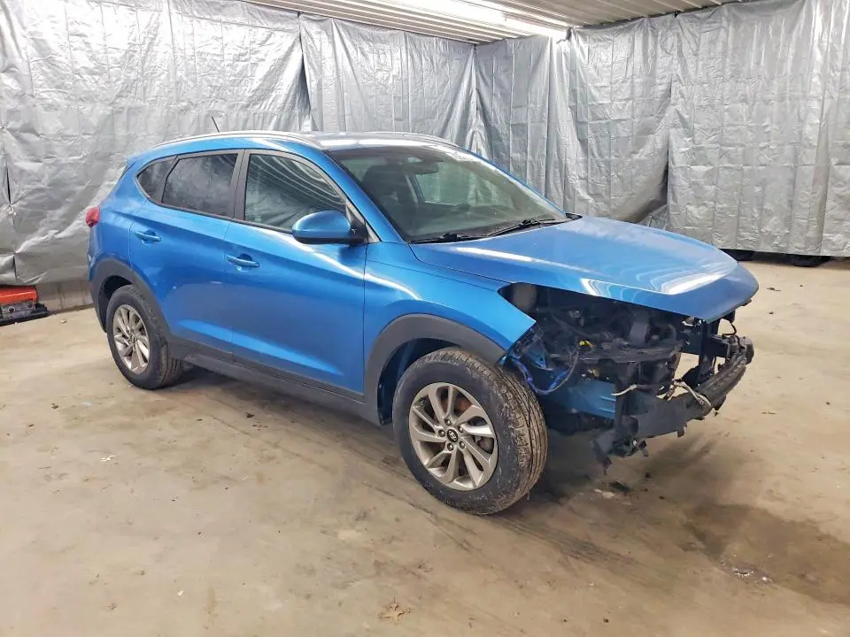 2016 HYUNDAI TUCSON SE  