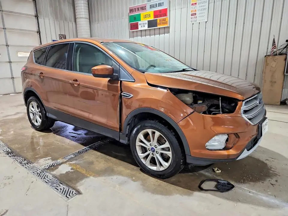 2017 FORD ESCAPE SE  