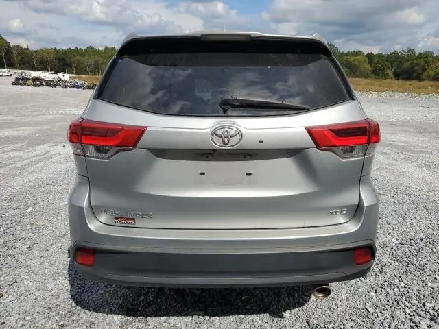 2019 TOYOTA HIGHLANDER SE  