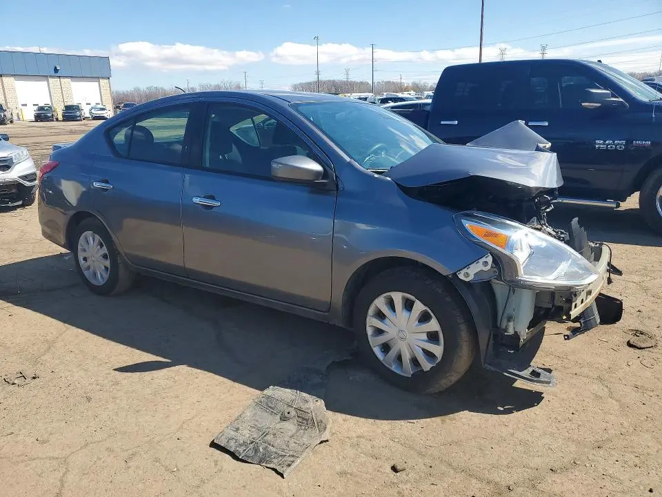 2019 NISSAN VERSA SV  