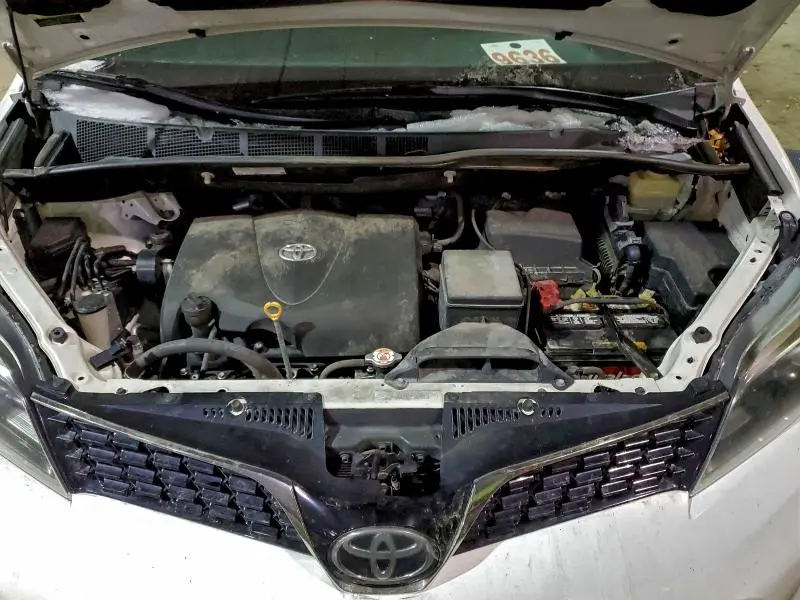 2018 TOYOTA SIENNA SE  