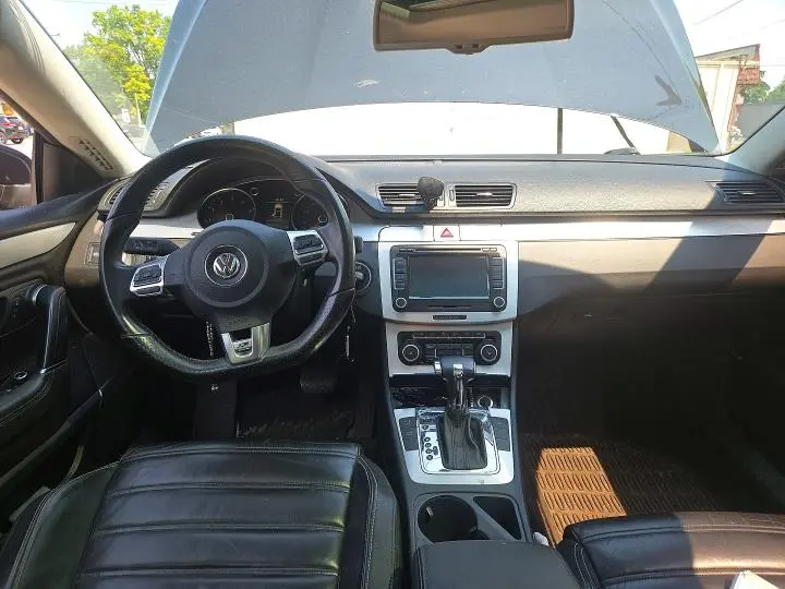 2011 VOLKSWAGEN PASSAT LUXURY  