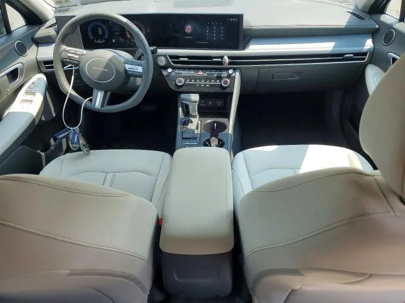 2025 HYUNDAI SONATA SE  