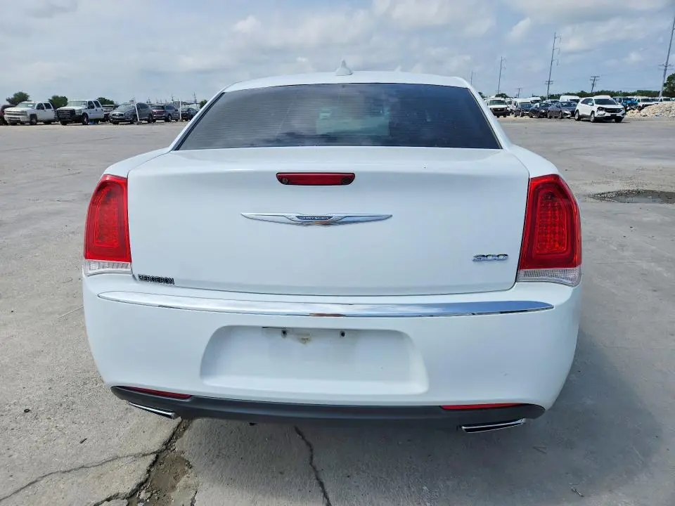 2016 CHRYSLER 300 LIMITED  
