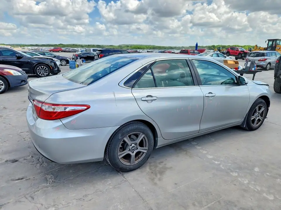2015 TOYOTA CAMRY LE  
