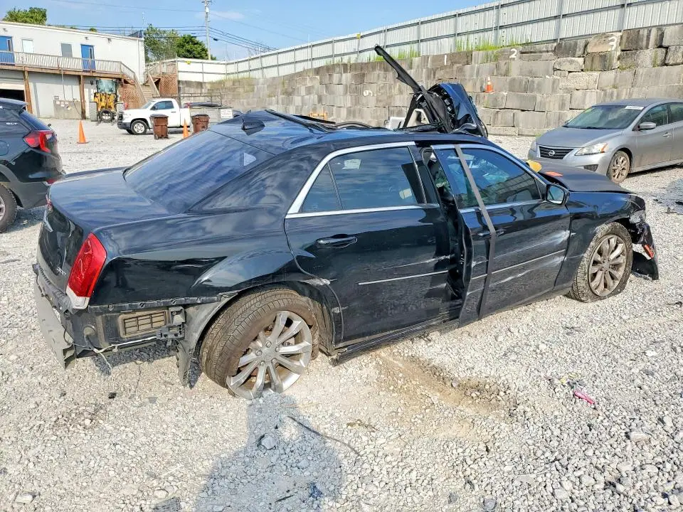 2016 CHRYSLER 300 LIMITED  
