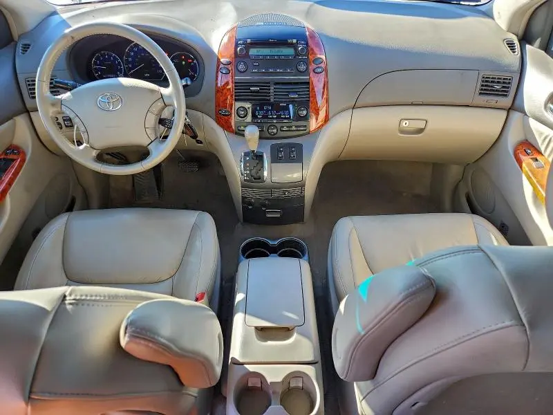 2010 TOYOTA SIENNA XLE  