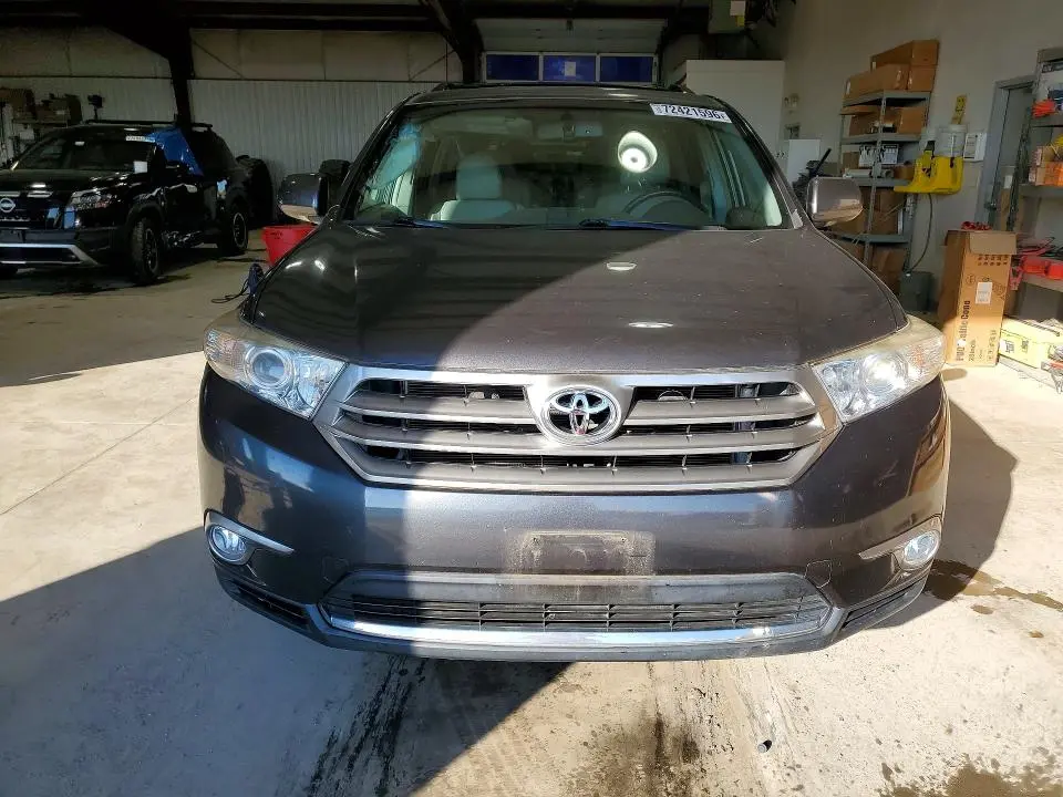 2013 TOYOTA HIGHLANDER LIMITED  