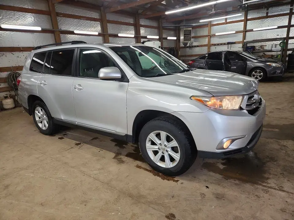 2012 TOYOTA HIGHLANDER SE  