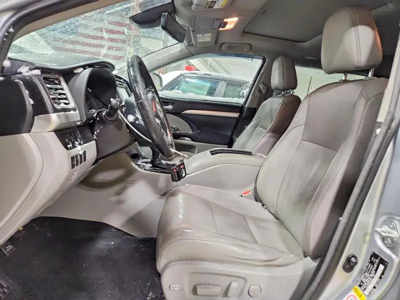 2017 TOYOTA HIGHLANDER SE  