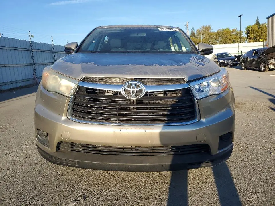 2016 TOYOTA HIGHLANDER LE  