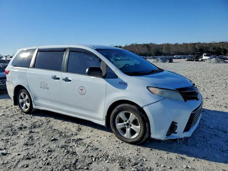 2019 TOYOTA SIENNA   