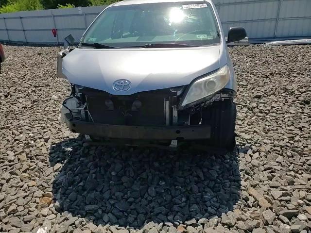 2012 TOYOTA SIENNA 