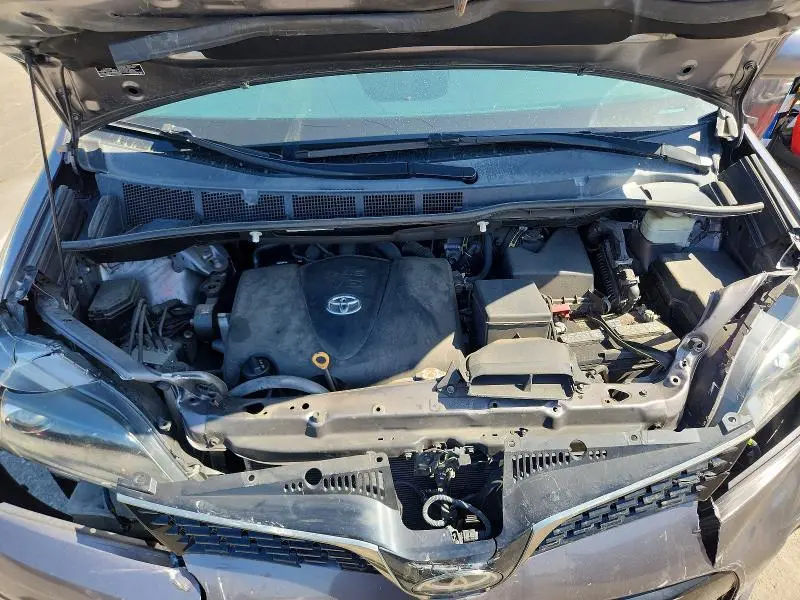 2020 TOYOTA SIENNA SE PREMIUM 8-PASSENGER  