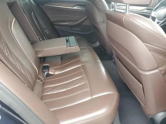 2019 BMW 530E   