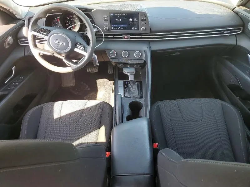 2021 HYUNDAI ELANTRA SE  
